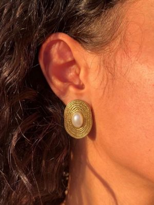 Gold earrings & pearls