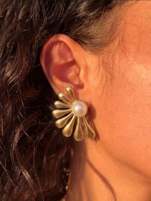 Gold earrings & Pearls